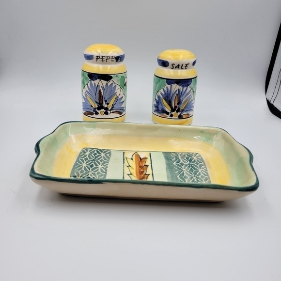Vintage Dipinto A Mana Italian Hand Painted Salt & Pepper Shakers with Tray - Picture 1 of 7